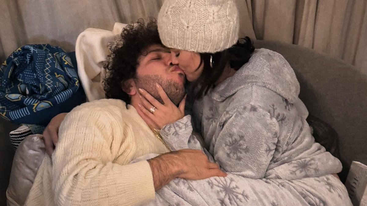 Selena Gomez's Inexpensive Sale Of Benny Blanco Dedicated Ring: A $3000 To $12 Story Selena Gomez's Inexpensive Sale Of Benny Blanco Dedicated Ring: A $3000 To $12 Story