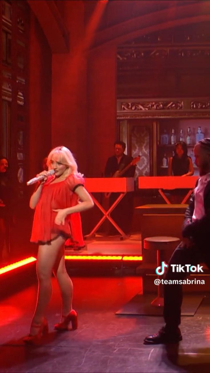 SNL: Sabrina Carpenter Teams Up With Fun Size Castmate SNL: Sabrina Carpenter Teams Up With Fun Size Castmate