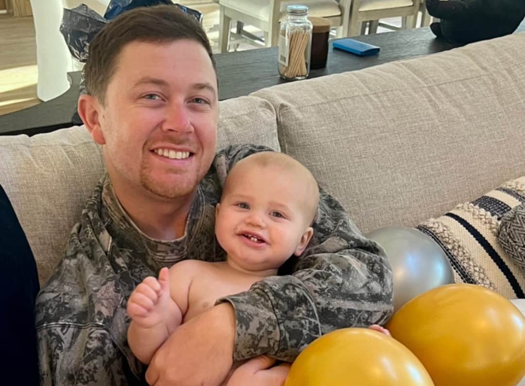 Son's Sweet Gesture: Scotty McCreery's Family Pays Tribute To George Strait Son's Sweet Gesture: Scotty McCreery's Family Pays Tribute To George Strait