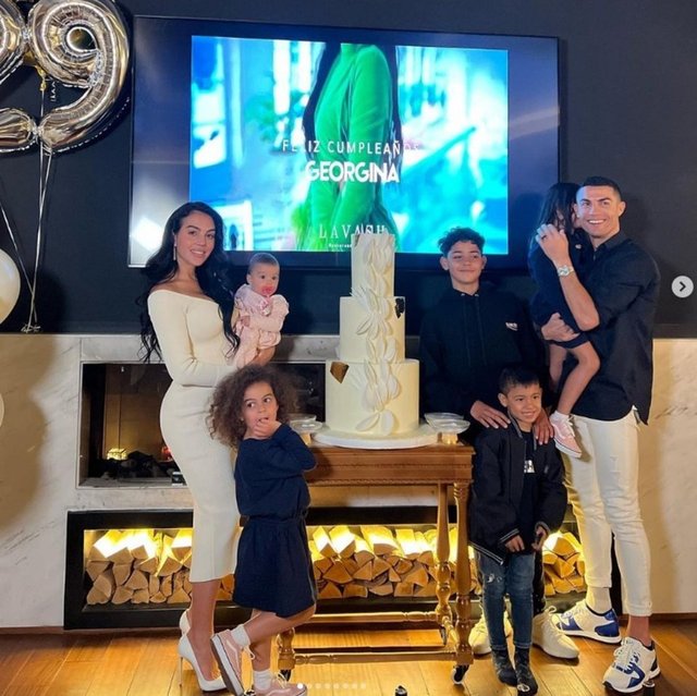 Sporun En Büyük Markası: Cristiano Ronaldo'nun Ekonomik Etkisi Sporun En Büyük Markası: Cristiano Ronaldo'nun Ekonomik Etkisi