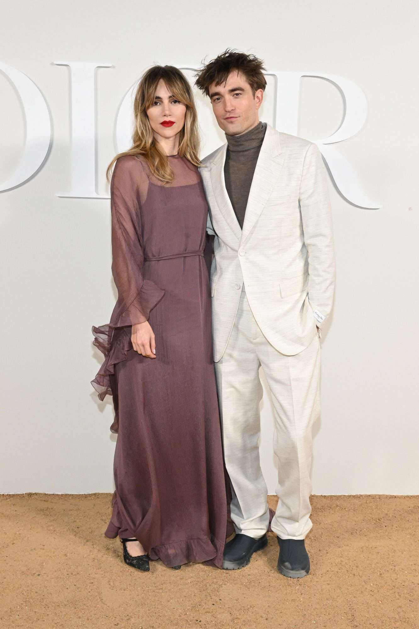 Suki Waterhouse Helps Robert Pattinson Rehearse New Role Suki Waterhouse Helps Robert Pattinson Rehearse New Role