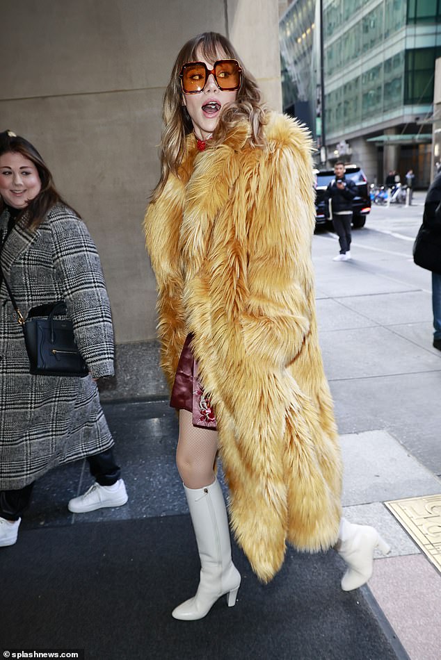 Suki Waterhouse's Influence: The Retro Trainer Trend Suki Waterhouse's Influence: The Retro Trainer Trend