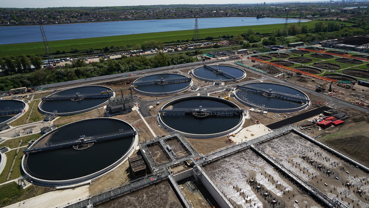 Thames Water's Executive Bonus Payments: A Critical Examination Thames Water's Executive Bonus Payments: A Critical Examination