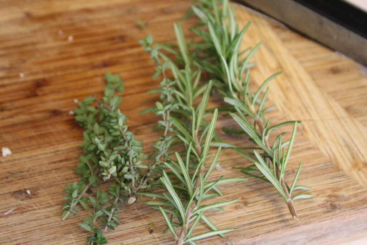 The Versatile Uses Of Rosemary And Thyme In Cooking The Versatile Uses Of Rosemary And Thyme In Cooking