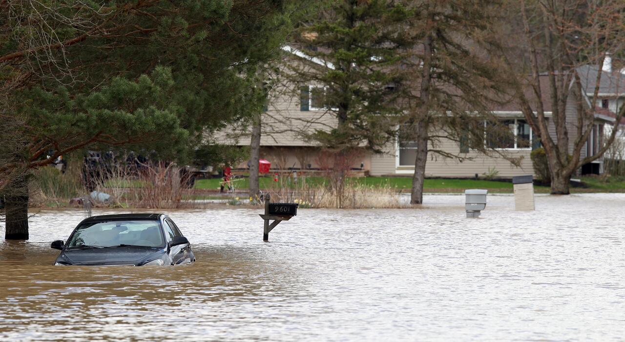Thunderstorms Slam Northeast Ohio: Widespread Power Outages Reported Thunderstorms Slam Northeast Ohio: Widespread Power Outages Reported