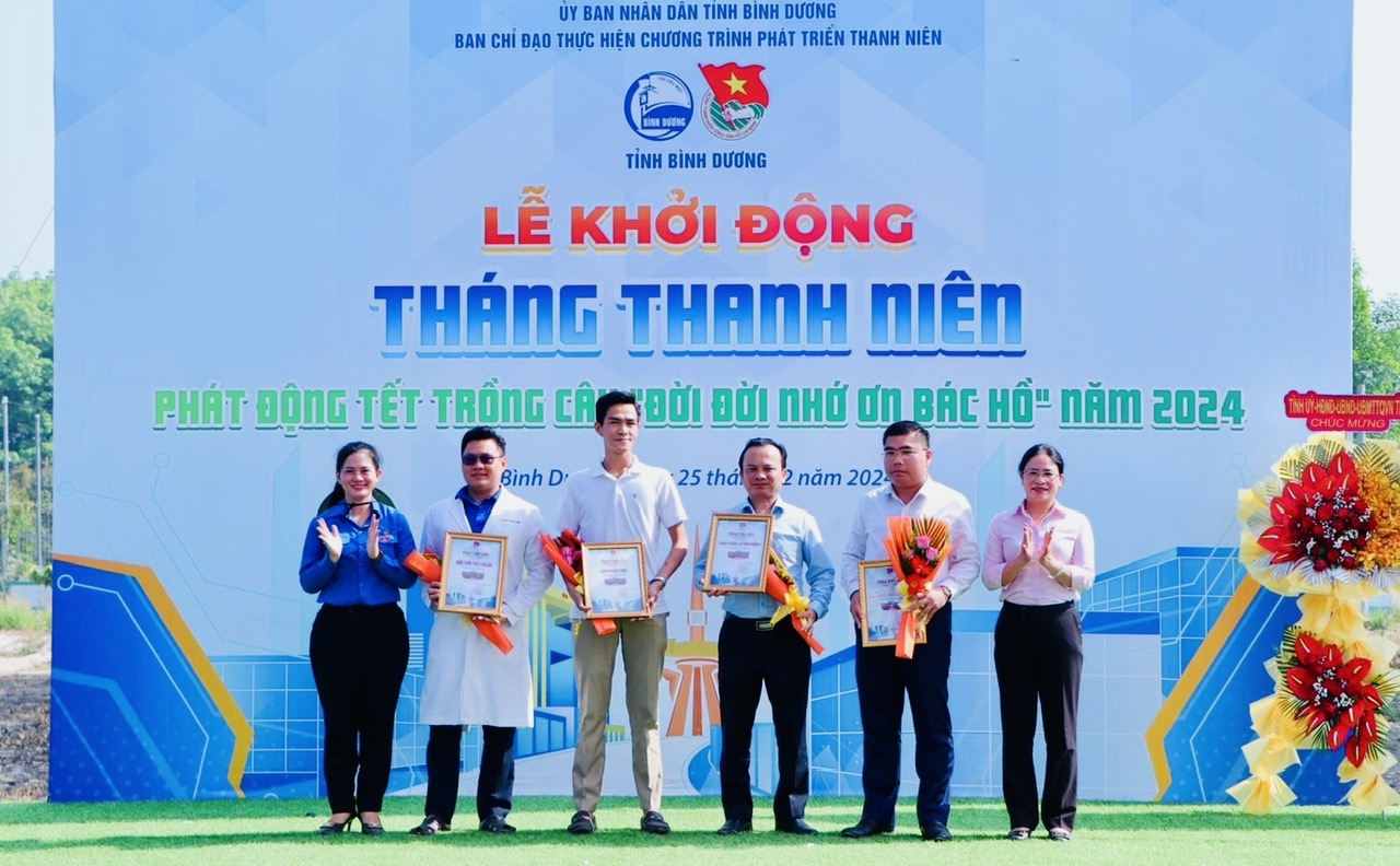 Tiến Linh: Đại Sứ Tình Nguyện Bình Dương - Cầu Thủ Giàu Lòng Nhân Ái
