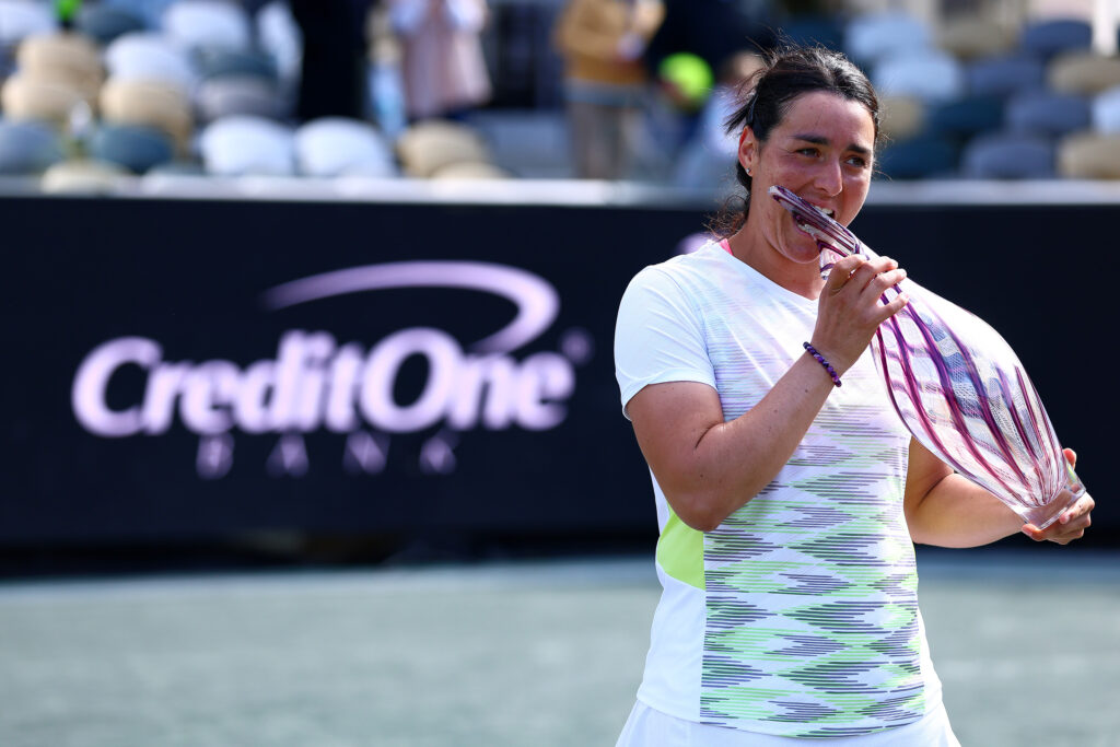 Top Seed Pegula Defeats Defending Champ Collins In Charleston Top Seed Pegula Defeats Defending Champ Collins In Charleston