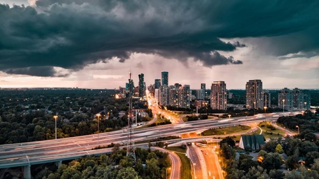 Toronto Home Sales Plummet: 23% Year-Over-Year Drop, Prices Fall 4% Toronto Home Sales Plummet: 23% Year-Over-Year Drop, Prices Fall 4%