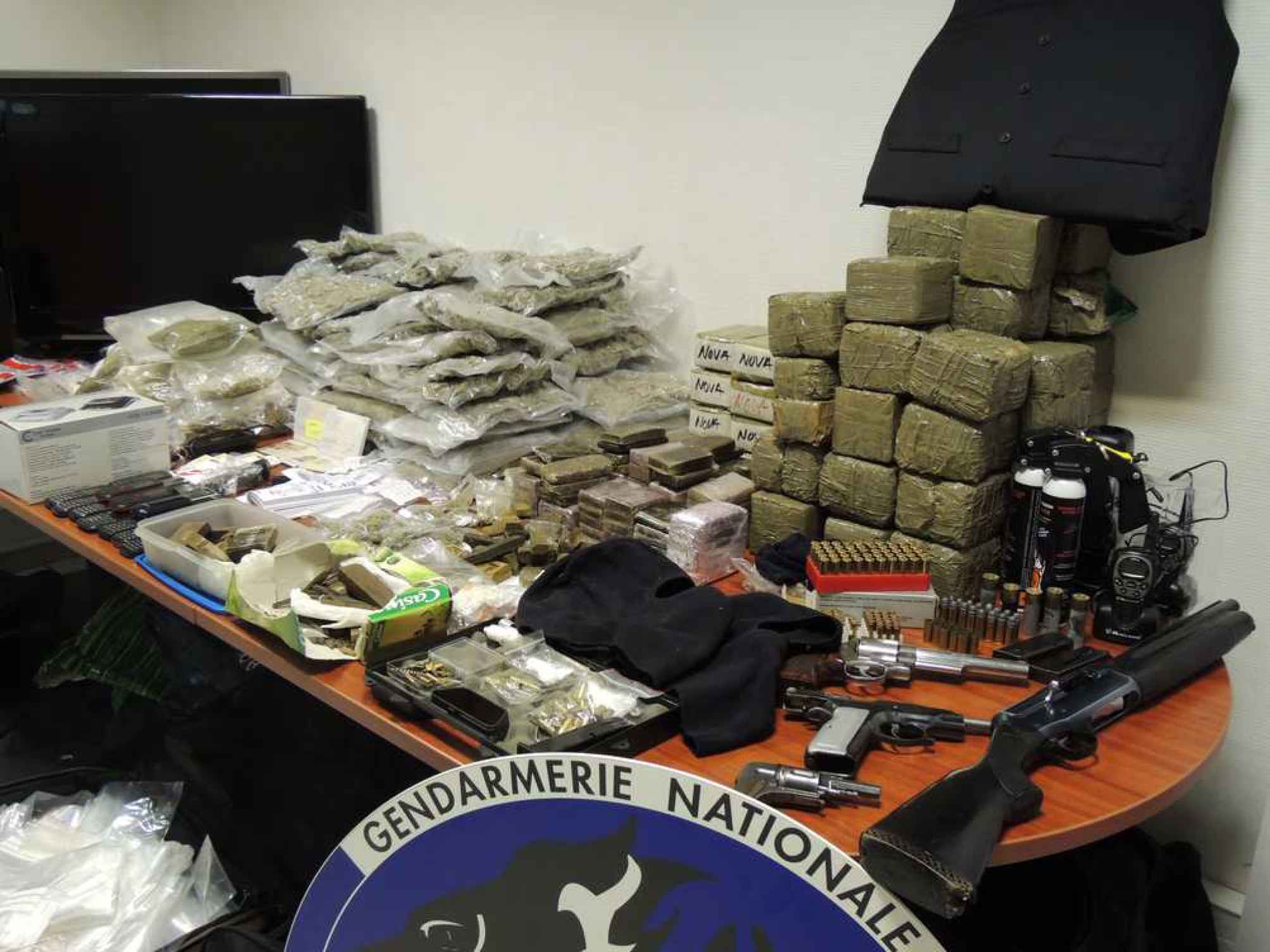 Trafic De Drogue À Saint-Ouen: Des Maternelles Déménagent Pour Des Raisons De Sécurité Trafic De Drogue À Saint-Ouen: Des Maternelles Déménagent Pour Des Raisons De Sécurité
