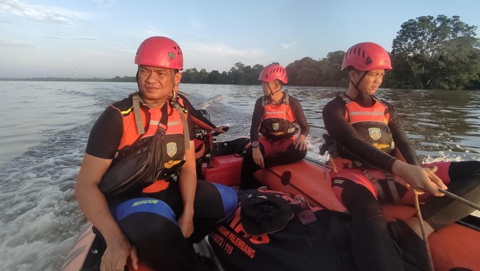 Tragedi Di Batu Ampar: Basarnas Cari Balita Yang Diduga Tenggelam Dan Terseret Arus Tragedi Di Batu Ampar: Basarnas Cari Balita Yang Diduga Tenggelam Dan Terseret Arus