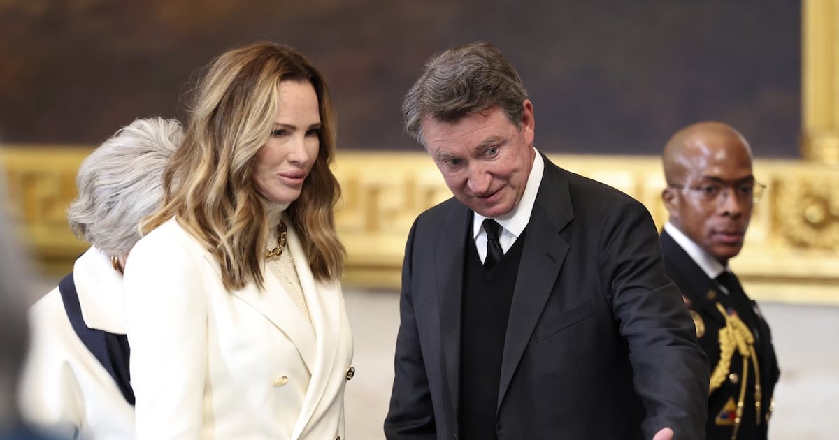 Trump's Policies And The Wayne Gretzky Loyalty Debate: Examining Canadian Sentiment