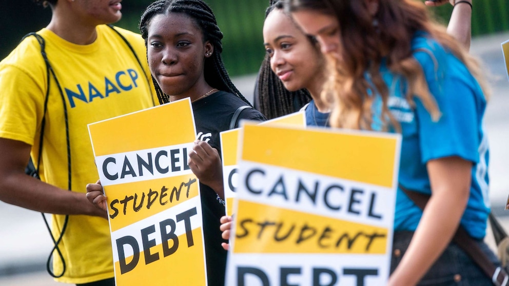 Trump's Student Loan Order: Impact On Black Borrowers Trump's Student Loan Order: Impact On Black Borrowers