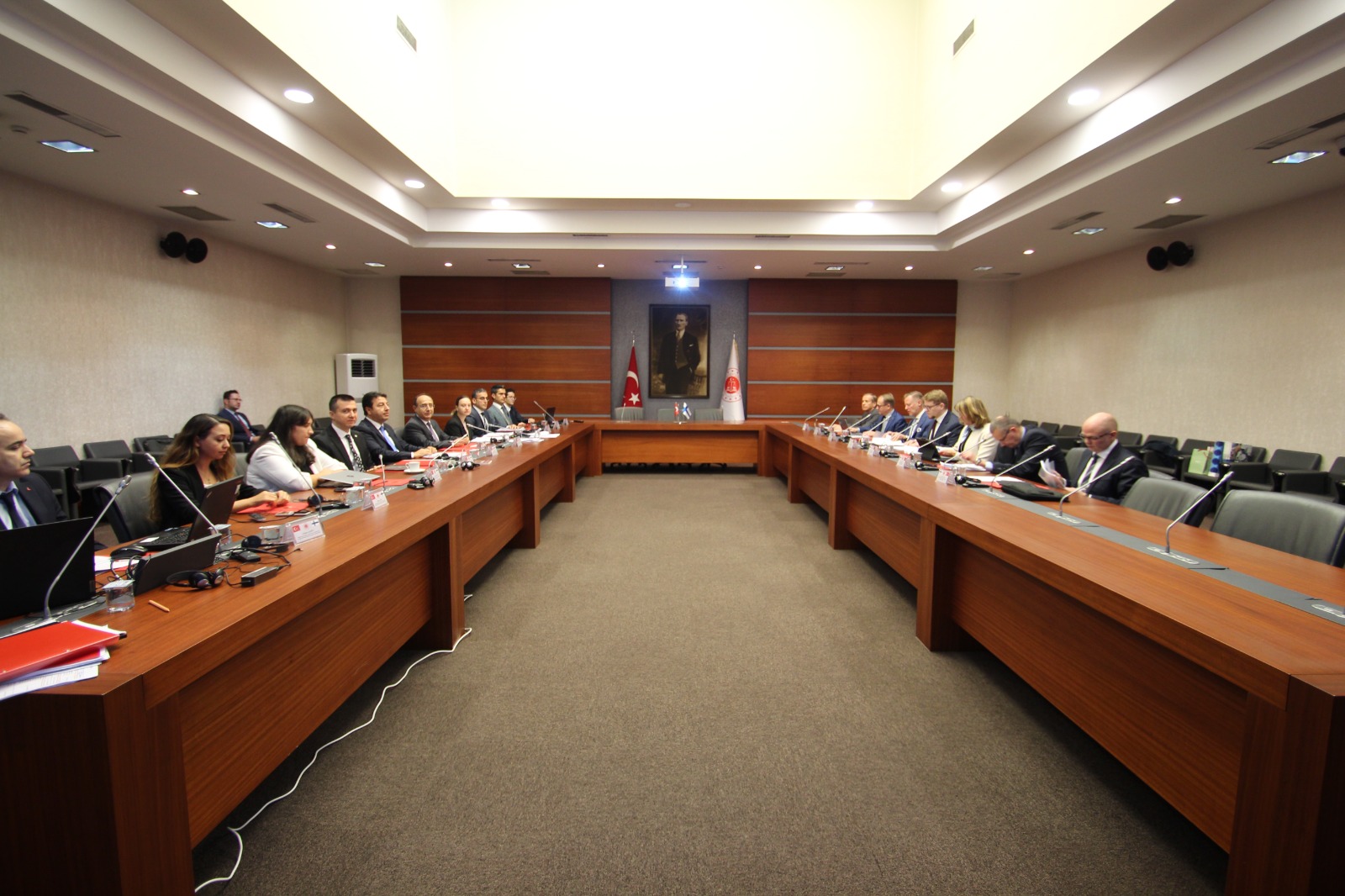 Türkiye-Endonezya Ortak Anlaşmaları: İmzalanan Belgeler Ve Geleceğe Yönelik İşbirliği Türkiye-Endonezya Ortak Anlaşmaları: İmzalanan Belgeler Ve Geleceğe Yönelik İşbirliği