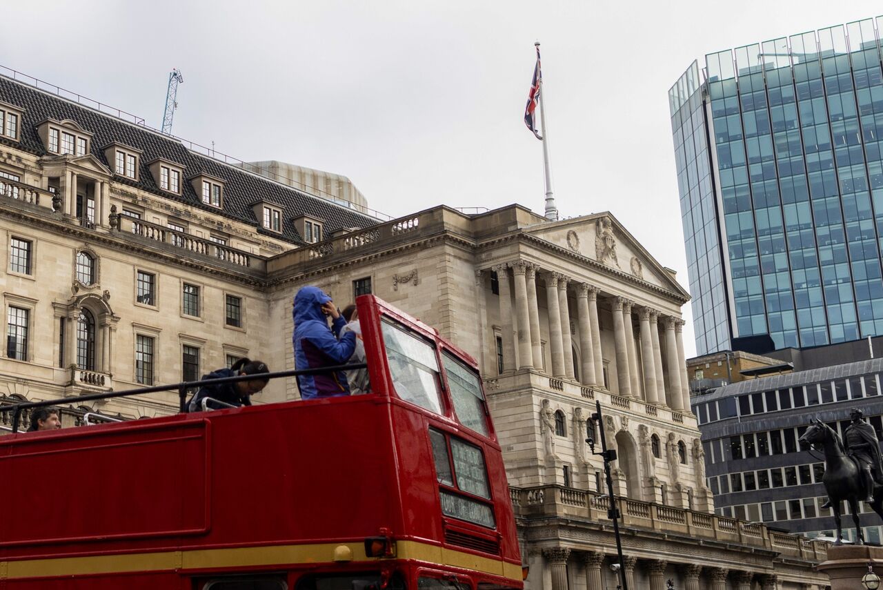 UK Inflation Slows: Pound Strengthens As Traders Reduce BOE Rate Cut Expectations UK Inflation Slows: Pound Strengthens As Traders Reduce BOE Rate Cut Expectations