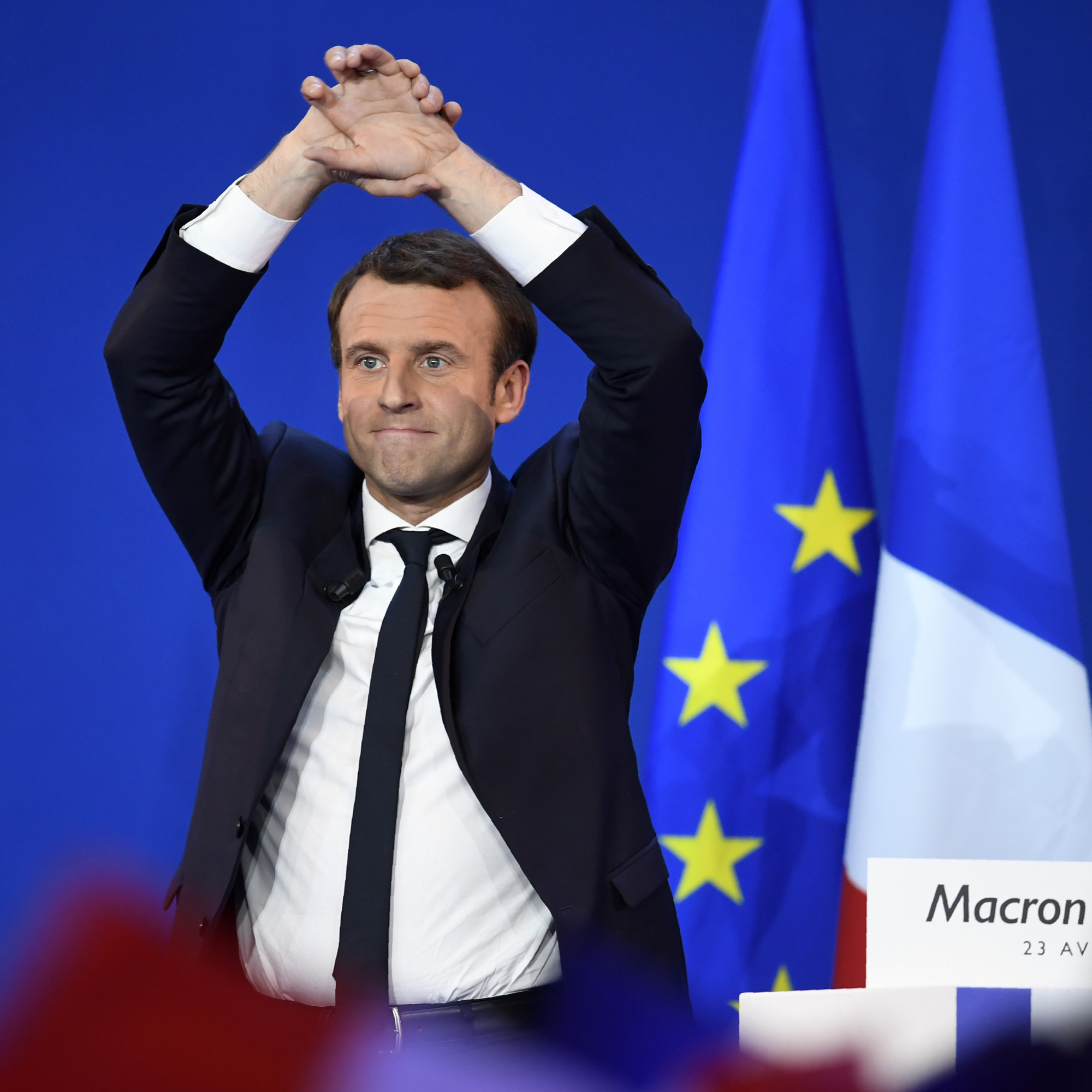 Une Image Forte: Emmanuel Macron Face À La Souffrance Des Victimes Israéliennes