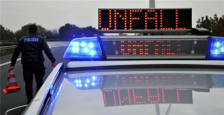 Unfall In Stemwede: Autofahrer Aus Bad Essen Prallt Gegen Baum Unfall In Stemwede: Autofahrer Aus Bad Essen Prallt Gegen Baum