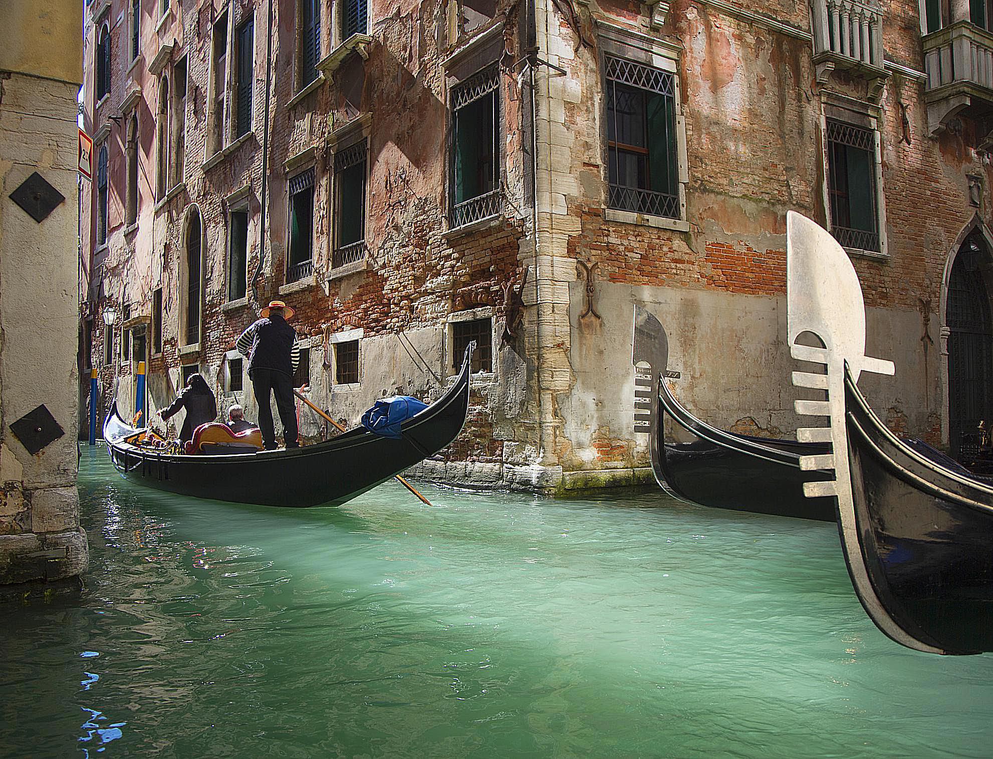 Venice Is Sinking: A Radical Plan To Raise The City Venice Is Sinking: A Radical Plan To Raise The City