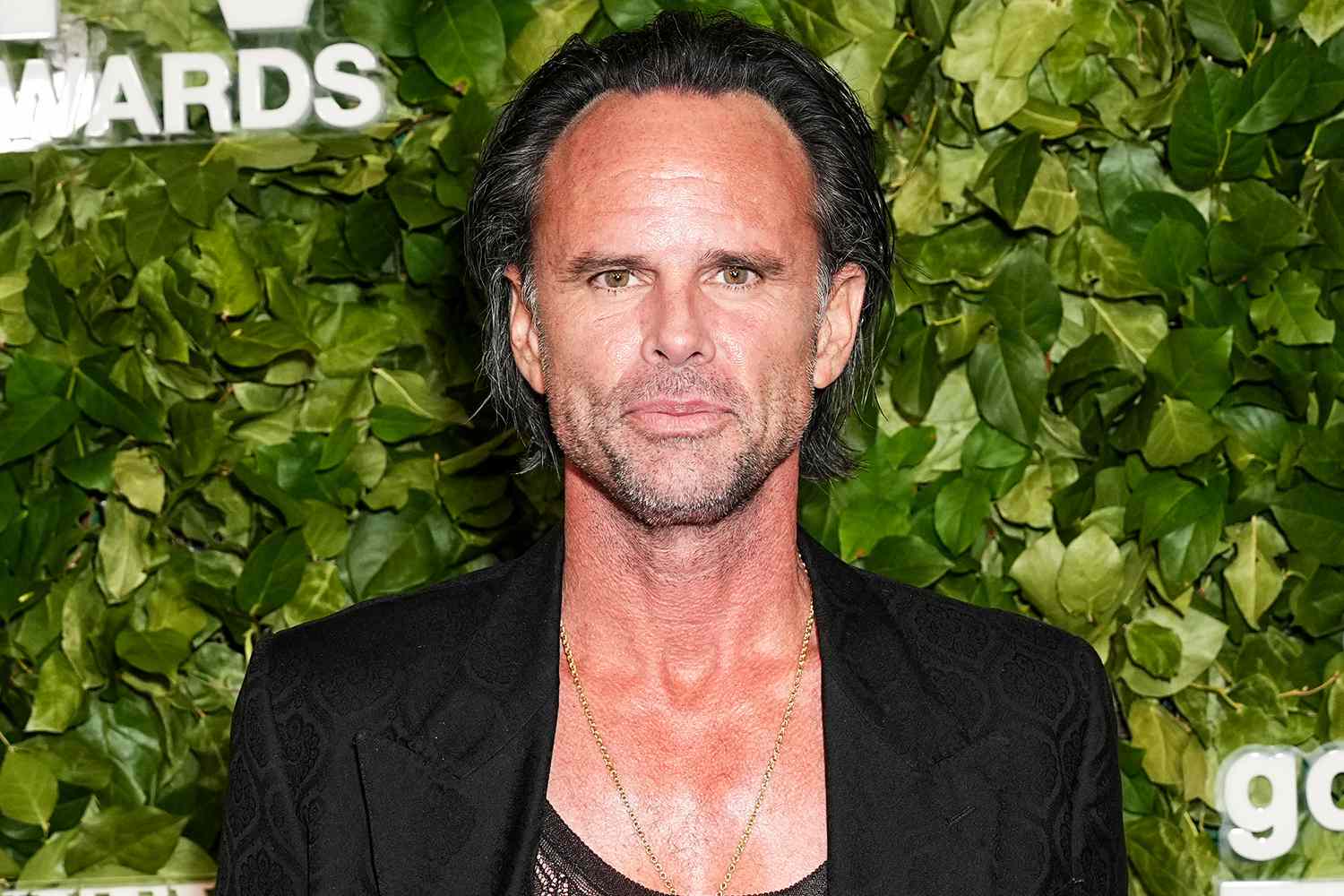 Walton Goggins To Host SNL, Mocks White Lotus Fan Theories Walton Goggins To Host SNL, Mocks White Lotus Fan Theories