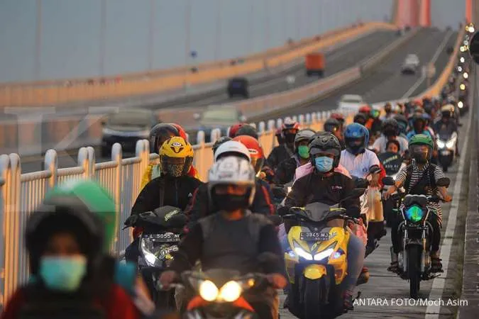 Waspada! Hujan Petir Menerjang Jawa Timur Besok (29 Maret 2024)