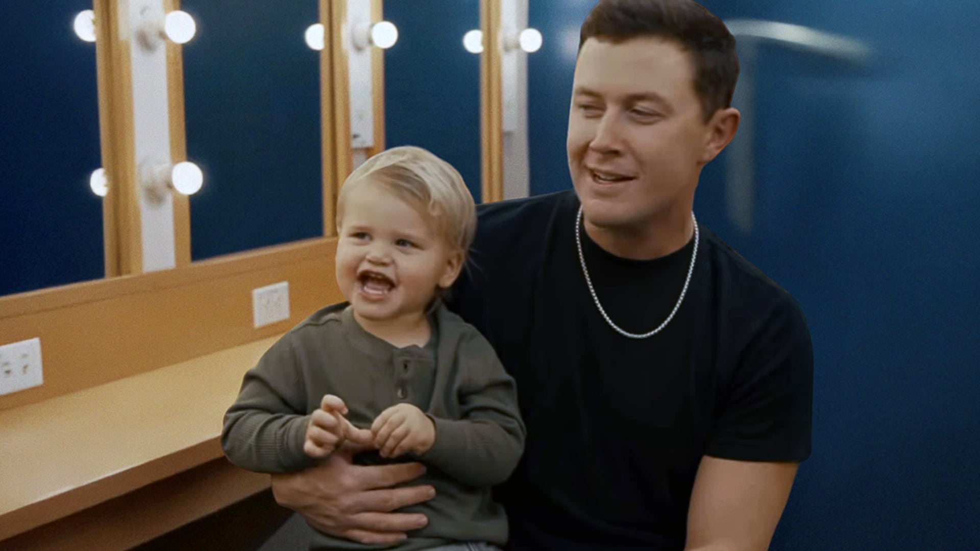 Watch: Young Son Of Scotty McCreery Sings George Strait Classic Watch: Young Son Of Scotty McCreery Sings George Strait Classic