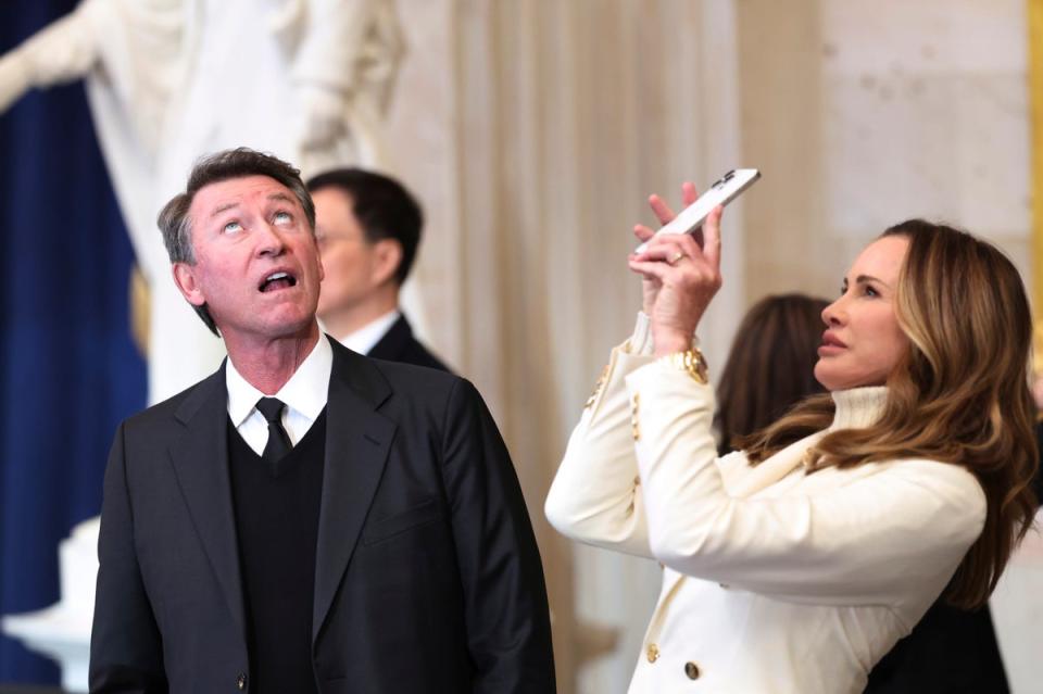 Wayne Gretzky, Trump's Tariffs, And Statehood: A Canadian Loyalty Controversy Wayne Gretzky, Trump's Tariffs, And Statehood: A Canadian Loyalty Controversy