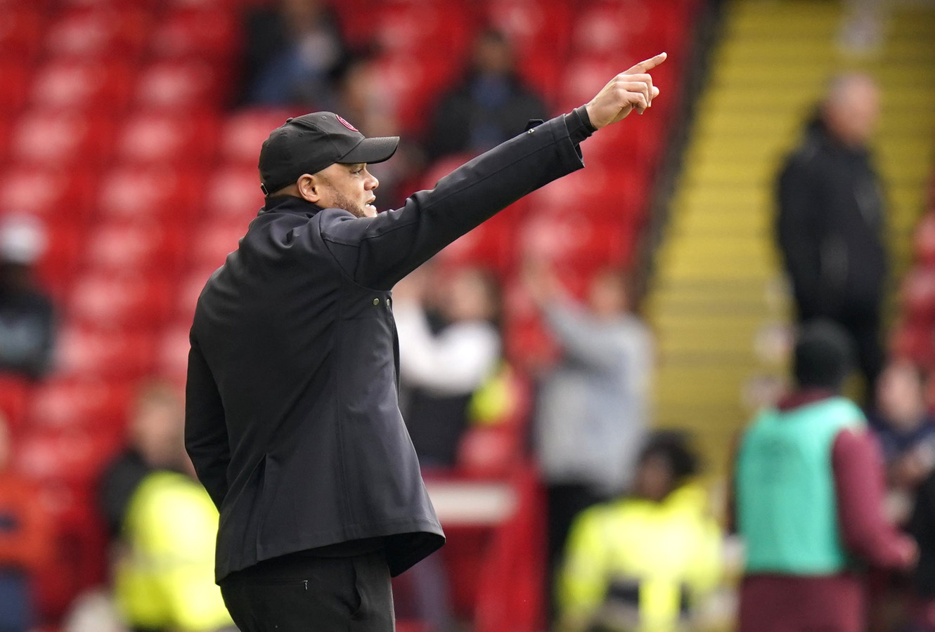 Zware Kritiek Op Kompany: Een Vernederende Prestatie Zware Kritiek Op Kompany: Een Vernederende Prestatie